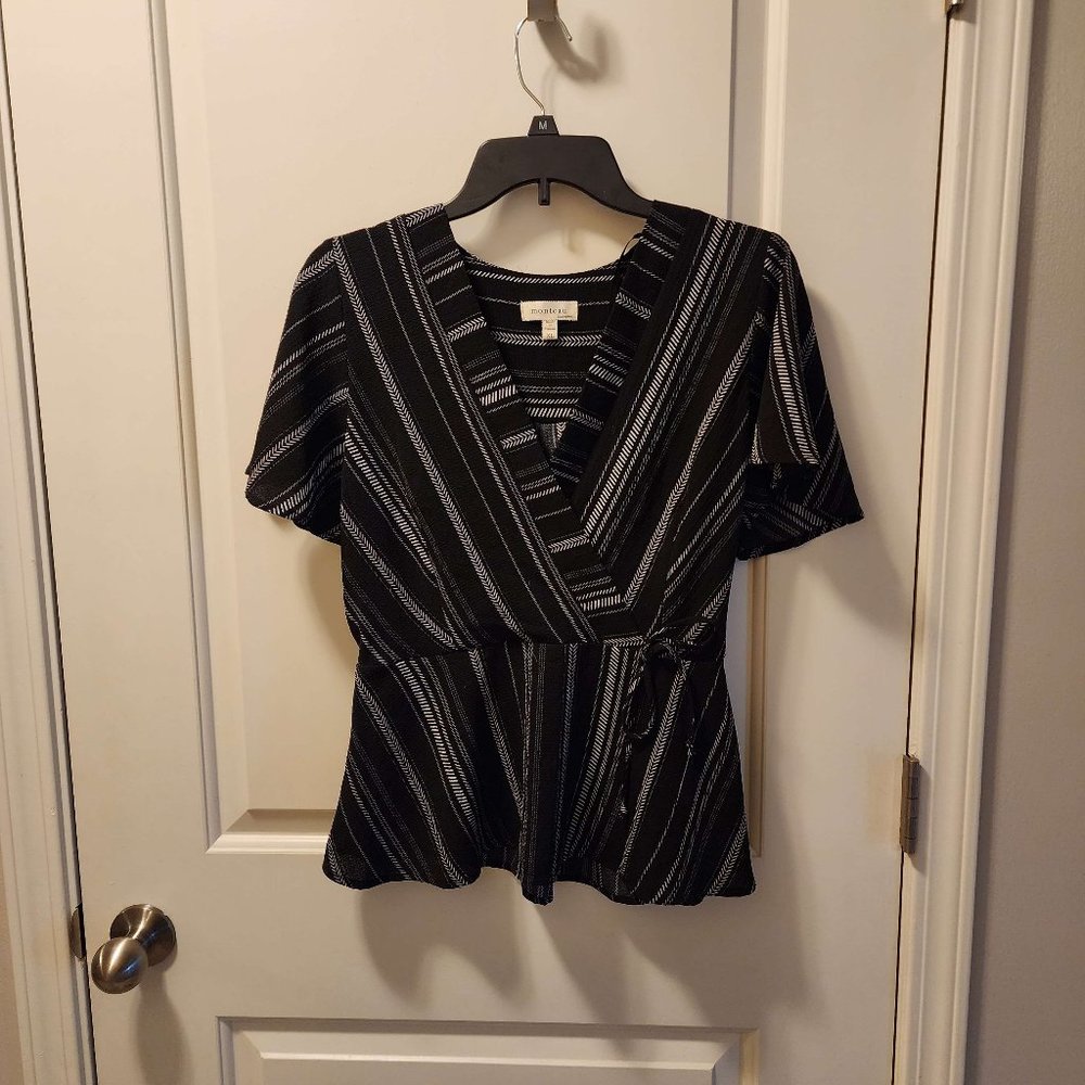 ⭐️ 3 for $10! Monteau Black & White Surplice top - size XL